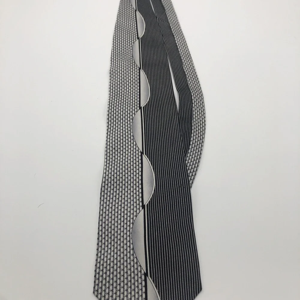 Mens 100% Silk Tie Handmade Korea Gray Silver Black‎ Dry Clean Only Wavy Pattern
